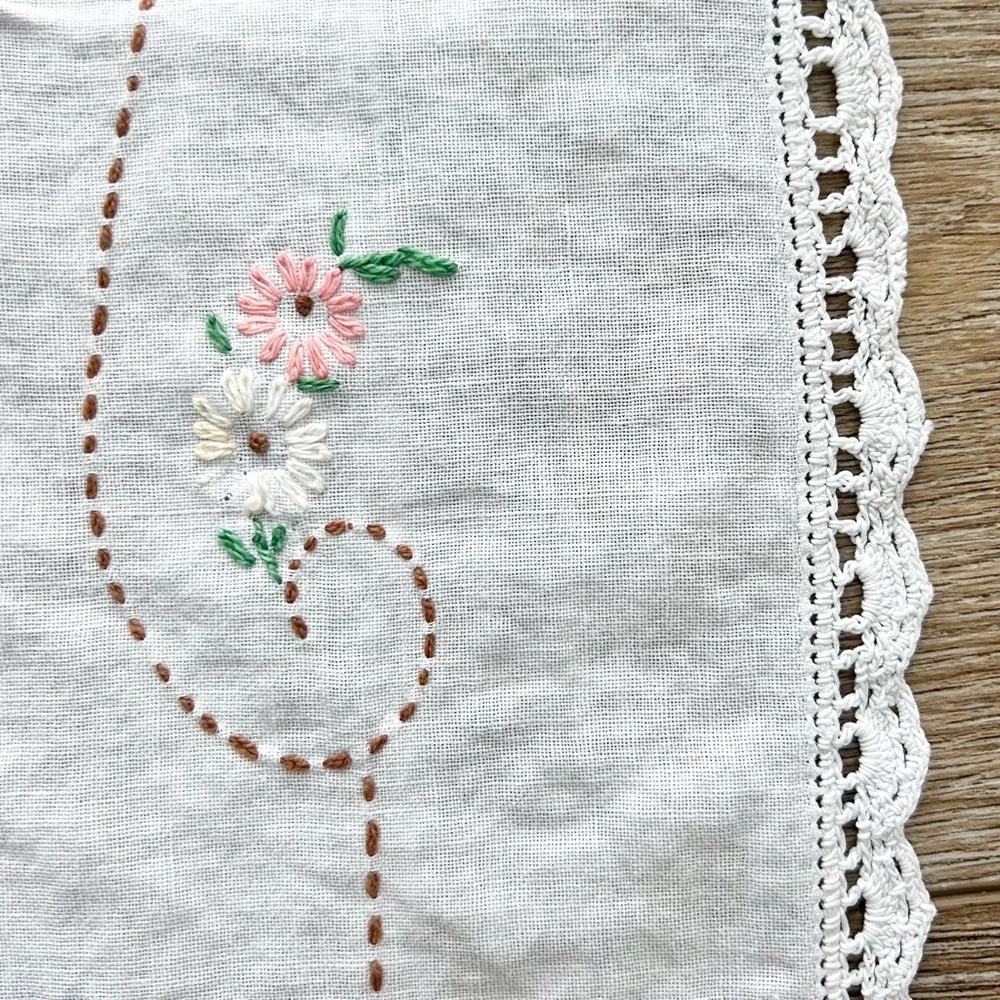 Vintage Embroidery Table‎ Runner Dresser Scarf White Floral Design Soft Romantic